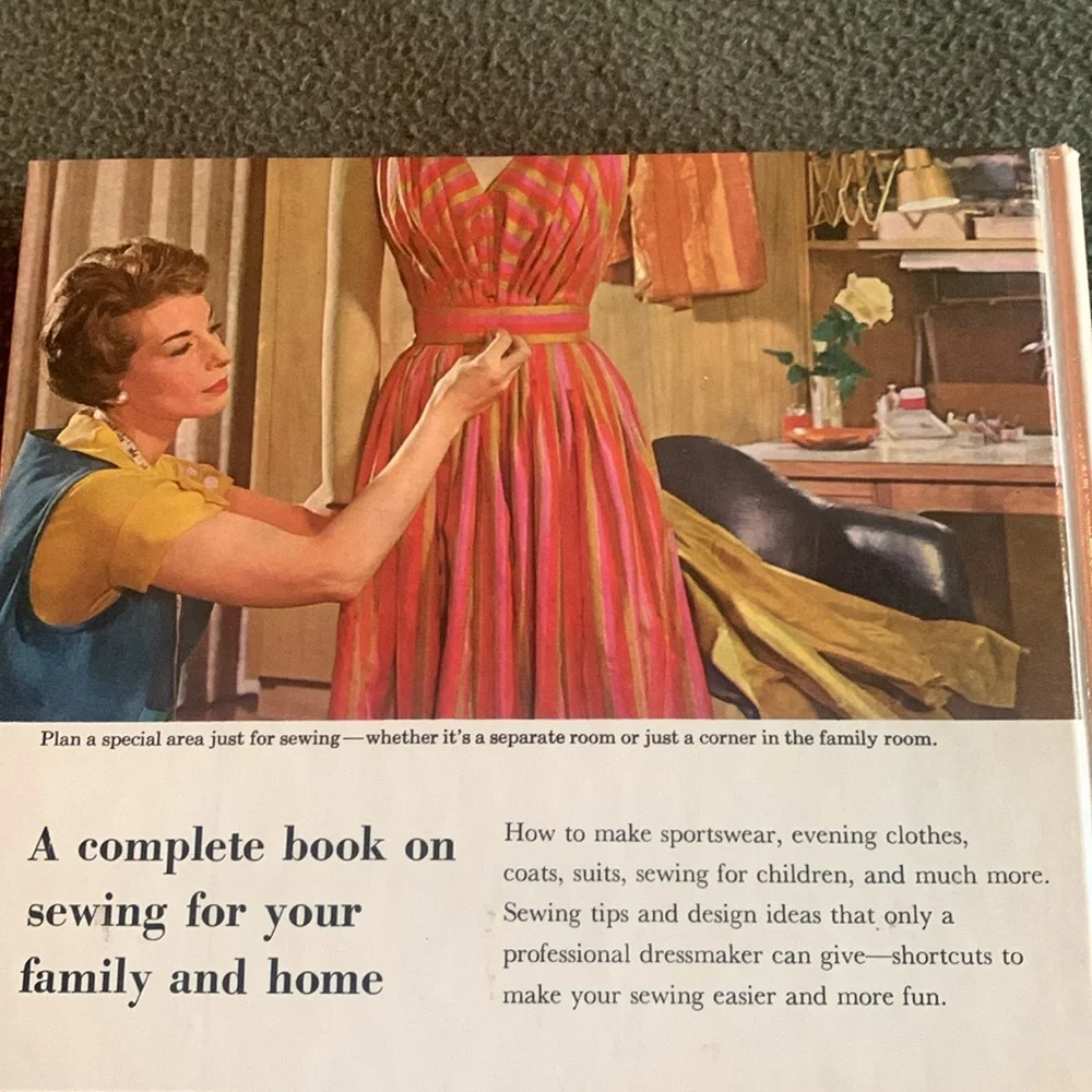 Vintage Better Homes and Gardens Sewing Book. 1961. 7 3/4” x 10 1/4” x 3/4”. - Picture 4 of 13